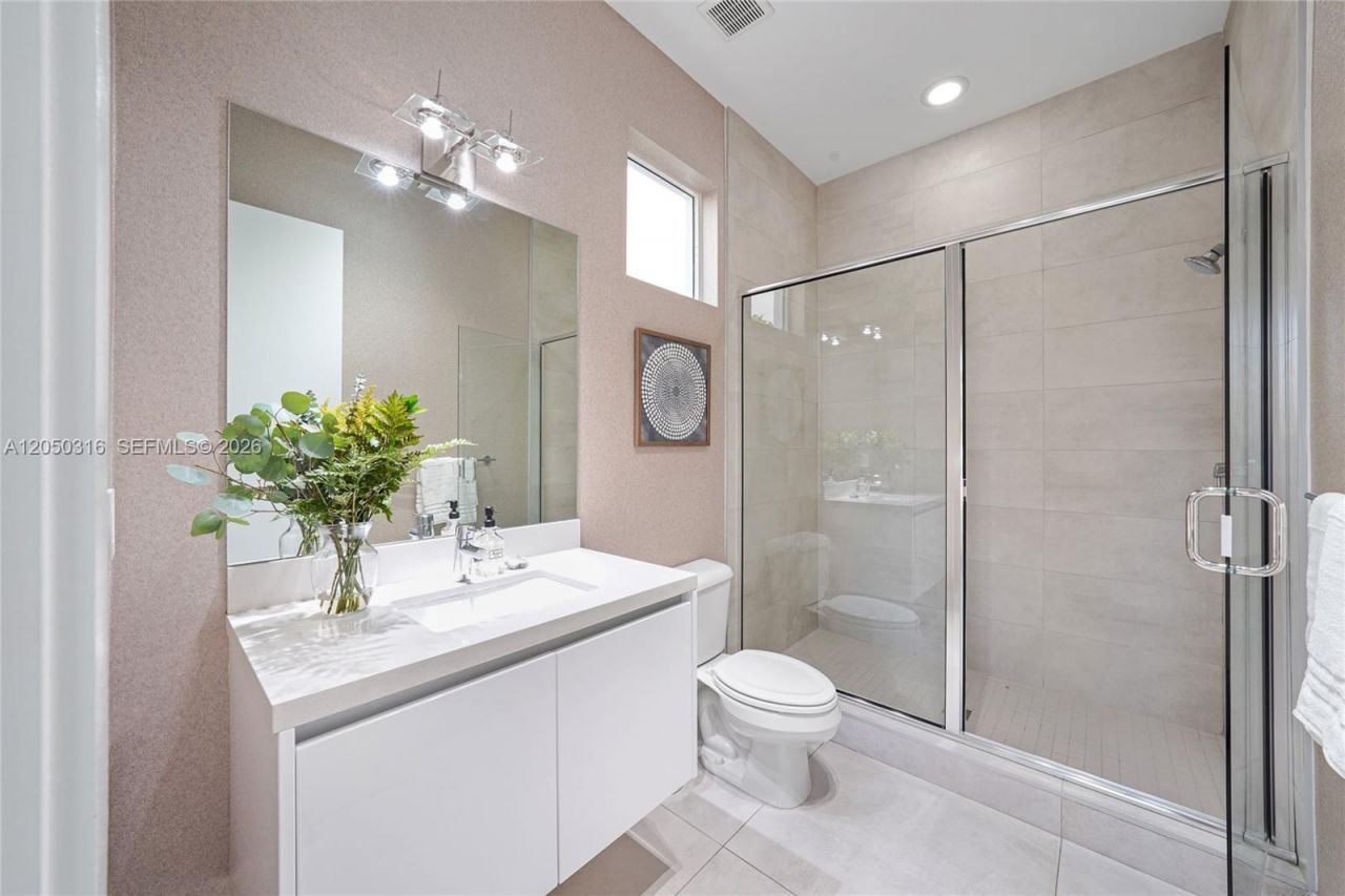 7515 NW 99th Ave, Doral, FL 33178 Photo