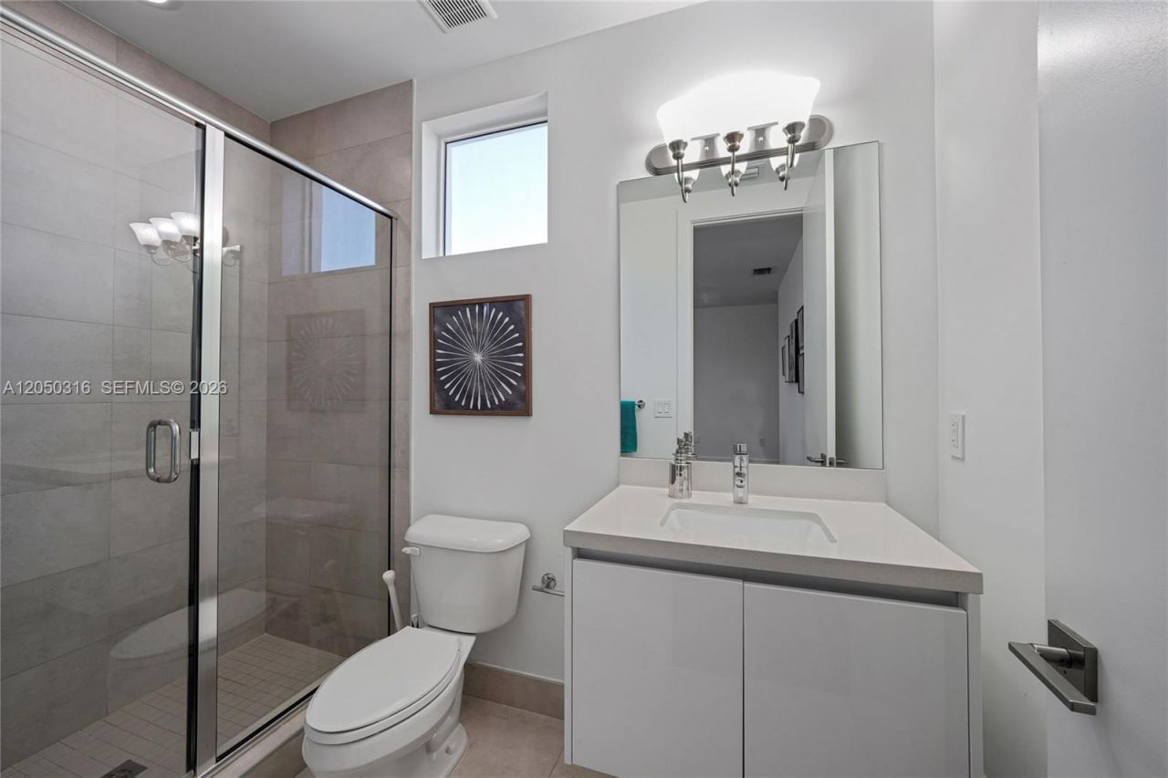 7515 NW 99th Ave, Doral, FL 33178 Photo