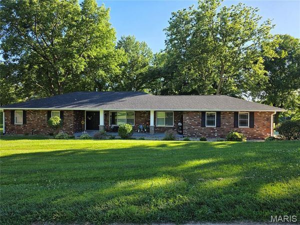 8 W Lockhaven CT Court, Edwardsville, IL 62025