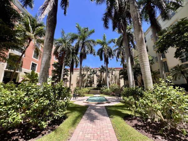 630 S Sapodilla Avenue, Unit 204, West Palm Beach, FL 33401