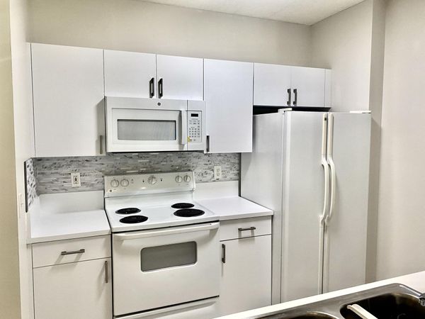 630 S Sapodilla Avenue, Unit 204, West Palm Beach, FL 33401