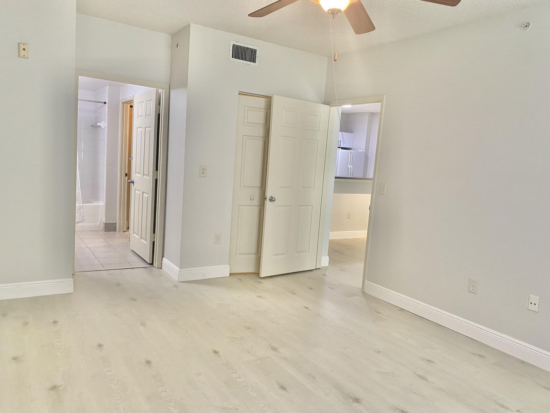 630 S Sapodilla Avenue, Unit 204, West Palm Beach, FL 33401 Photo