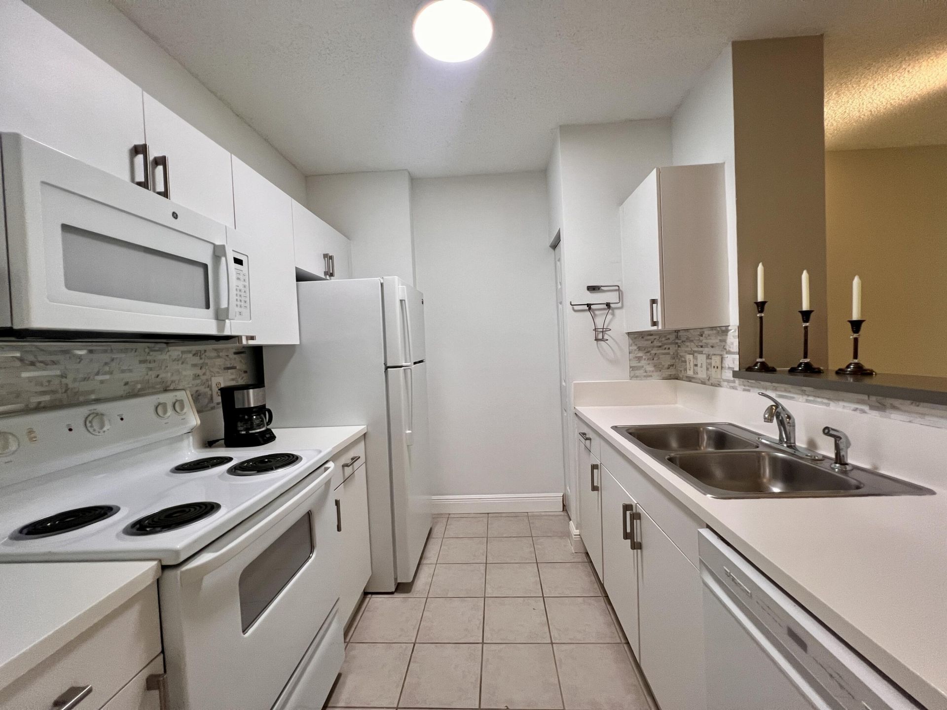 630 S Sapodilla Avenue, Unit 204, West Palm Beach, FL 33401 Photo