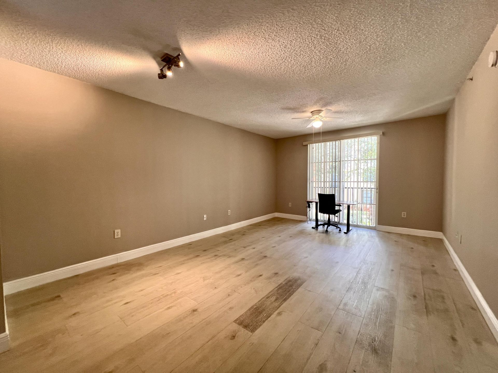 630 S Sapodilla Avenue, Unit 204, West Palm Beach, FL 33401 Photo
