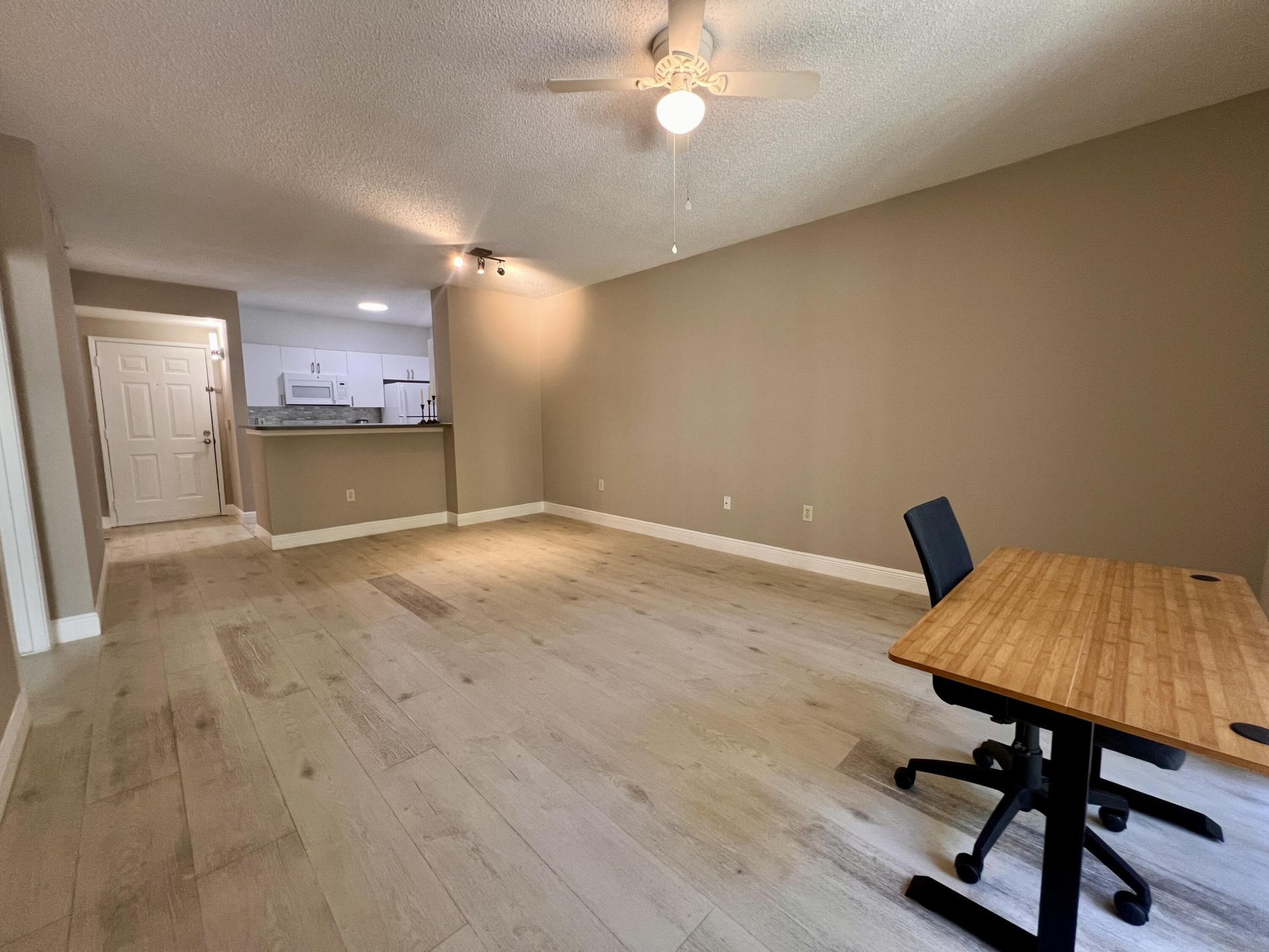 630 S Sapodilla Avenue, Unit 204, West Palm Beach, FL 33401 Photo