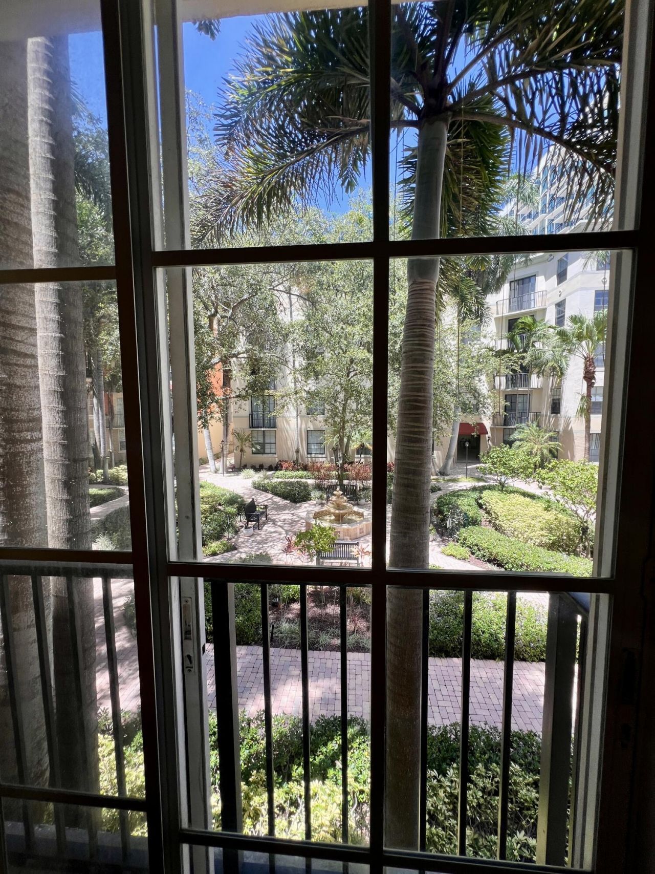630 S Sapodilla Avenue, Unit 204, West Palm Beach, FL 33401 Photo