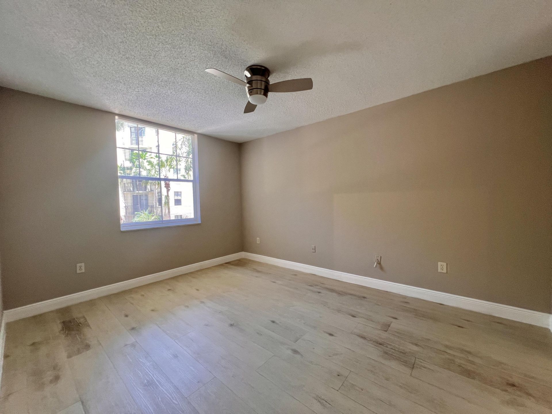630 S Sapodilla Avenue, Unit 204, West Palm Beach, FL 33401 Photo