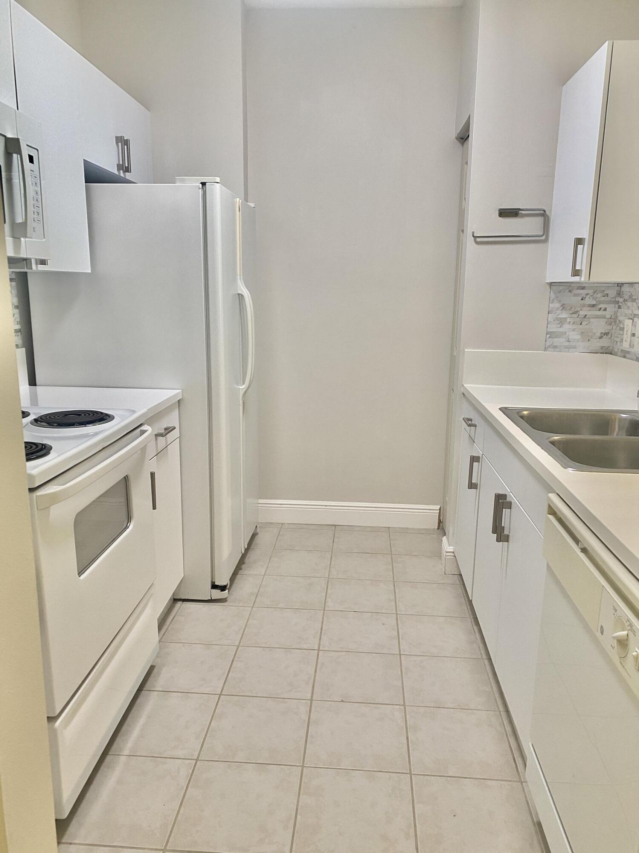 630 S Sapodilla Avenue, Unit 204, West Palm Beach, FL 33401 Photo