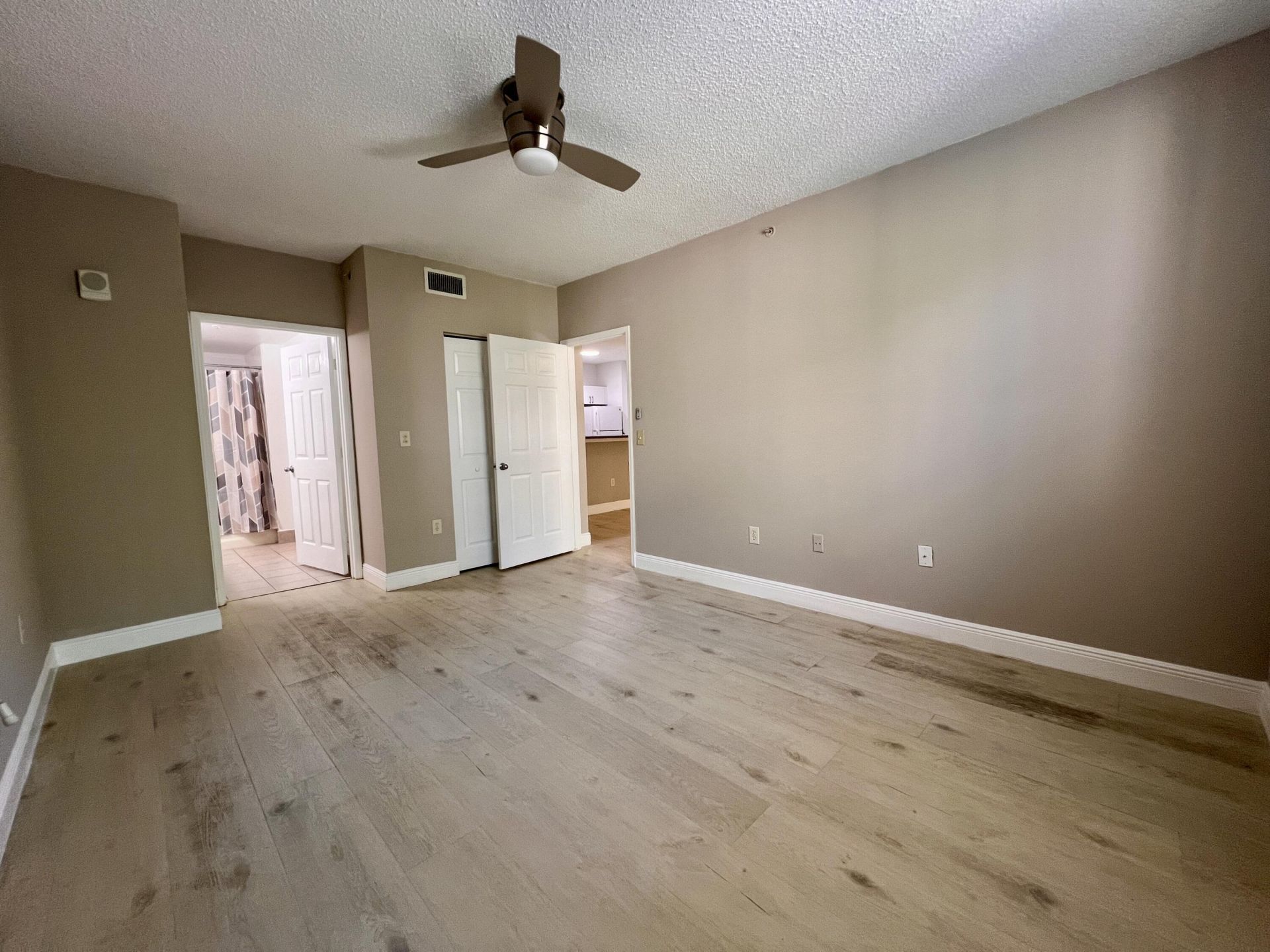 630 S Sapodilla Avenue, Unit 204, West Palm Beach, FL 33401 Photo