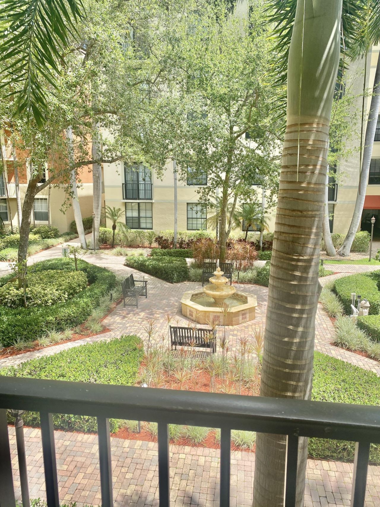 630 S Sapodilla Avenue, Unit 204, West Palm Beach, FL 33401 Photo