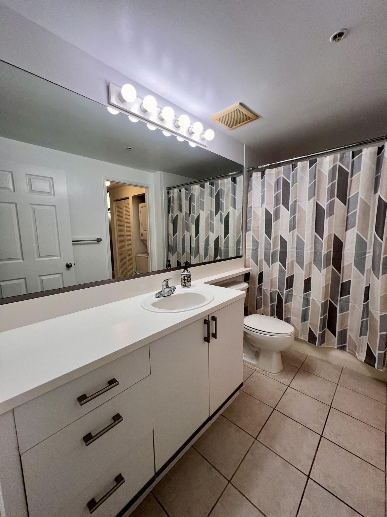 630 S Sapodilla Avenue, Unit 204, West Palm Beach, FL 33401 Photo