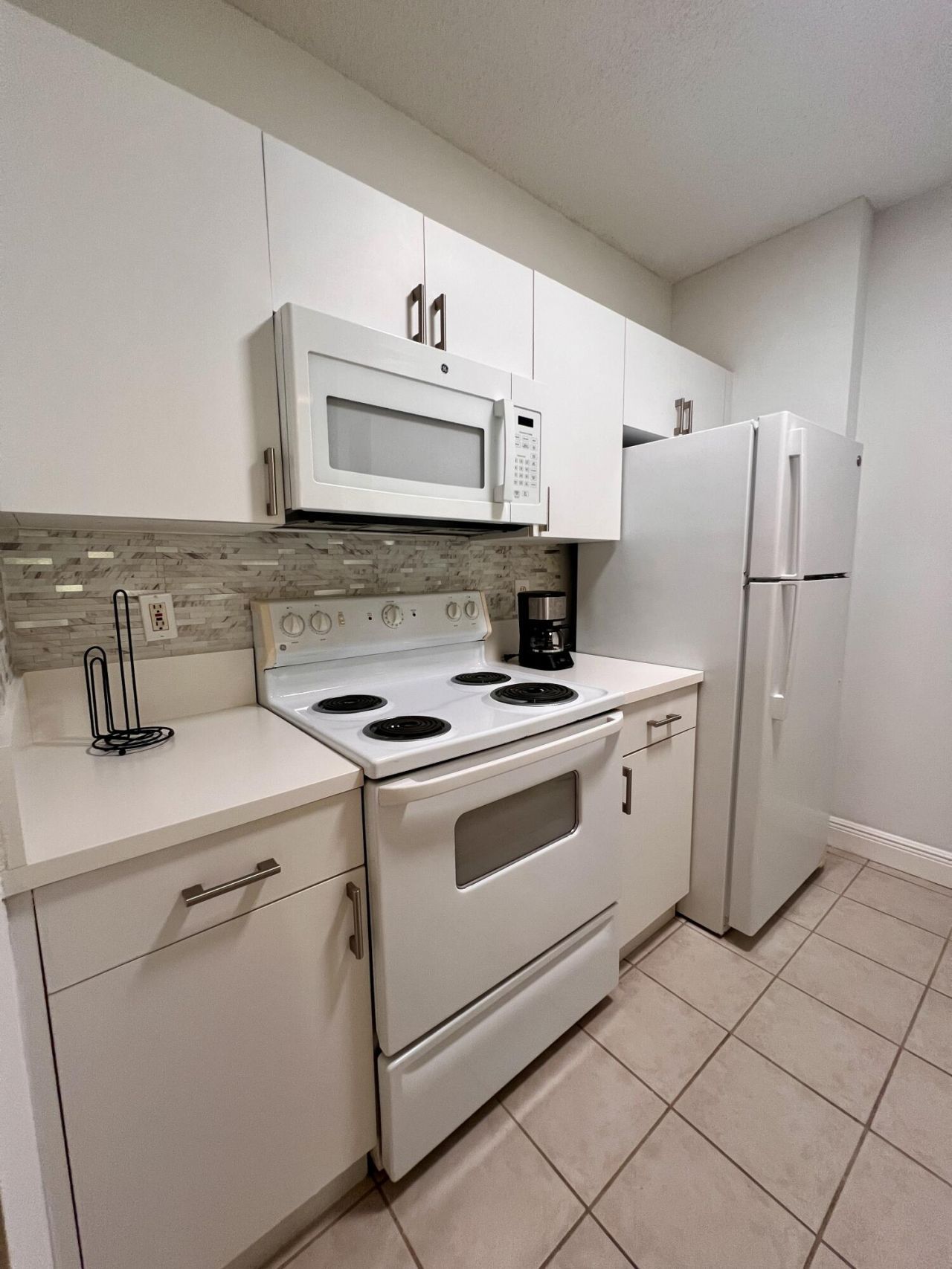 630 S Sapodilla Avenue, Unit 204, West Palm Beach, FL 33401 Photo