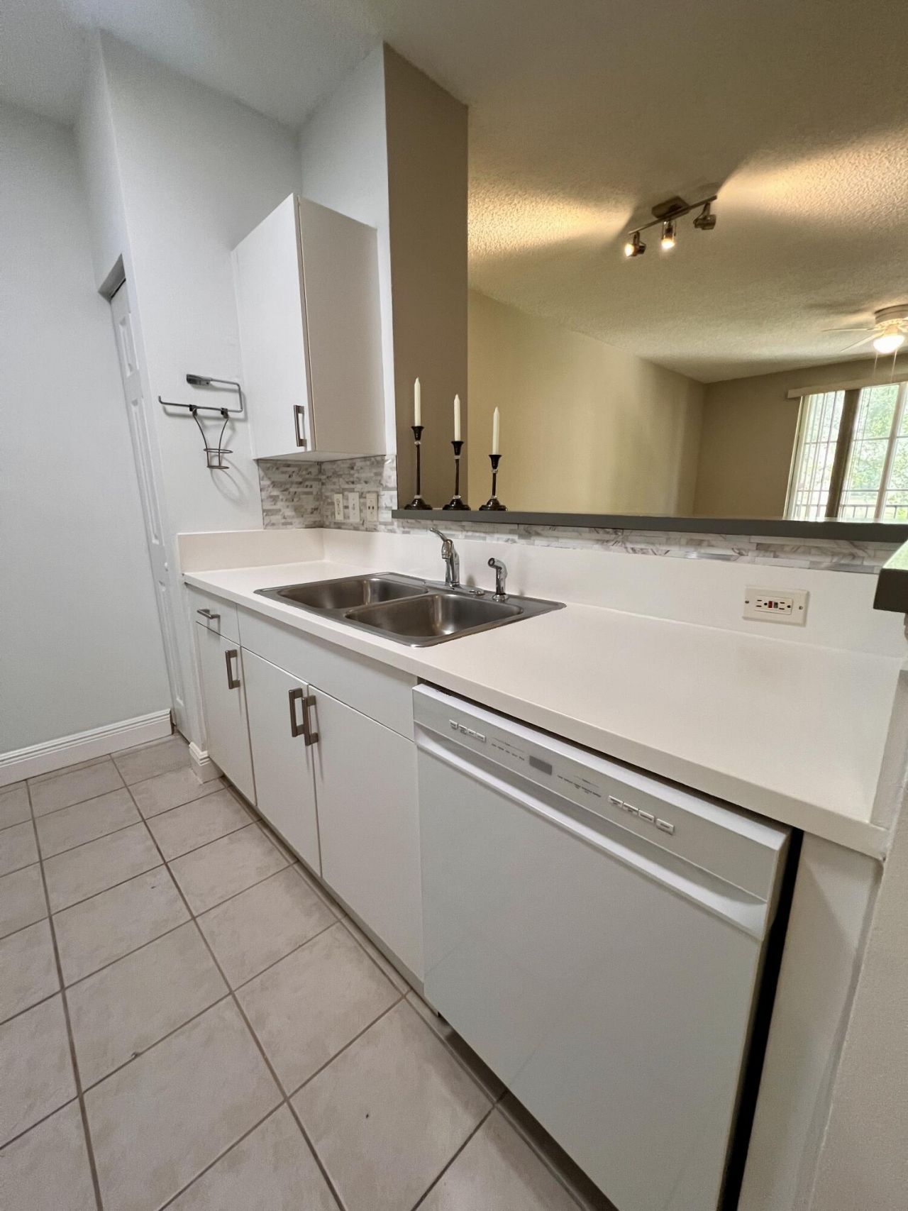 630 S Sapodilla Avenue, Unit 204, West Palm Beach, FL 33401 Photo