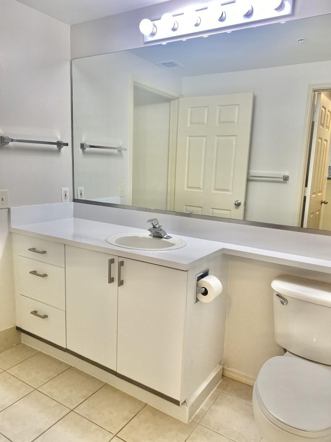 630 S Sapodilla Avenue, Unit 204, West Palm Beach, FL 33401 Photo