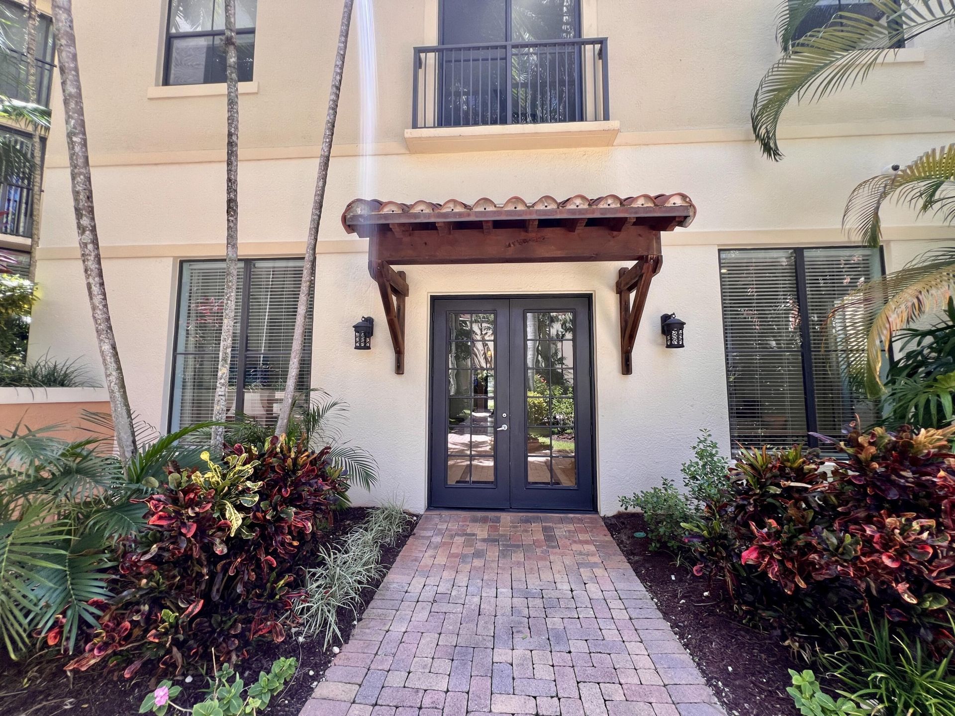 630 S Sapodilla Avenue, Unit 204, West Palm Beach, FL 33401 Photo