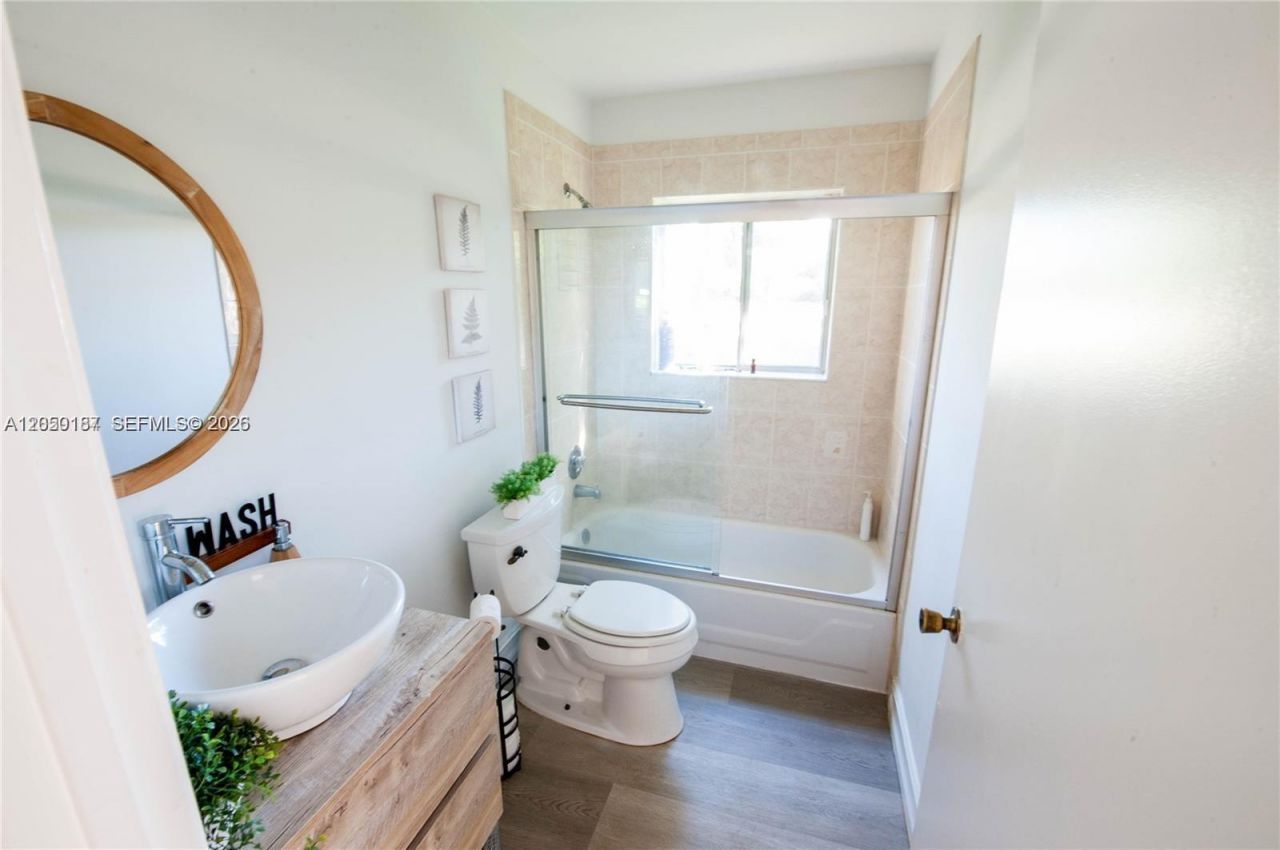16301 Malibu Dr , Unit 79, Weston, FL 33326 Photo