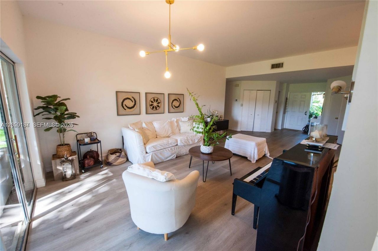 16301 Malibu Dr , Unit 79, Weston, FL 33326 Photo