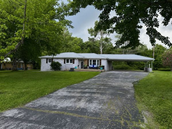 1037 Highway 100 , Centerville, TN 37033