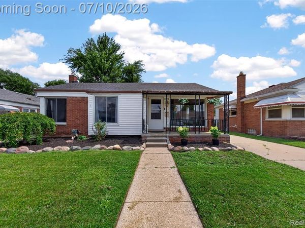28202 Hollywood Street, Roseville, MI 48066