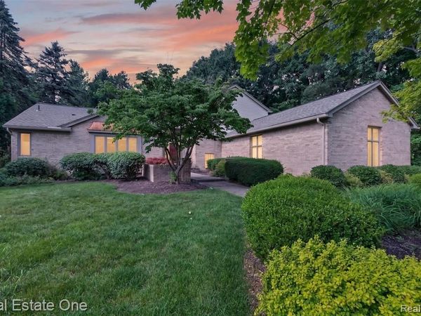 3400 Wedgewood Drive , Rochester Hills, MI 48306