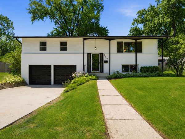 917 E Morris Drive, Palatine, IL 60074