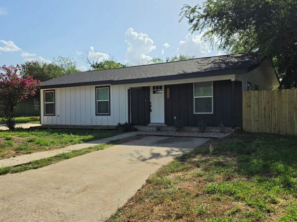 925 COLEMAN ST, Poteet, TX 78065