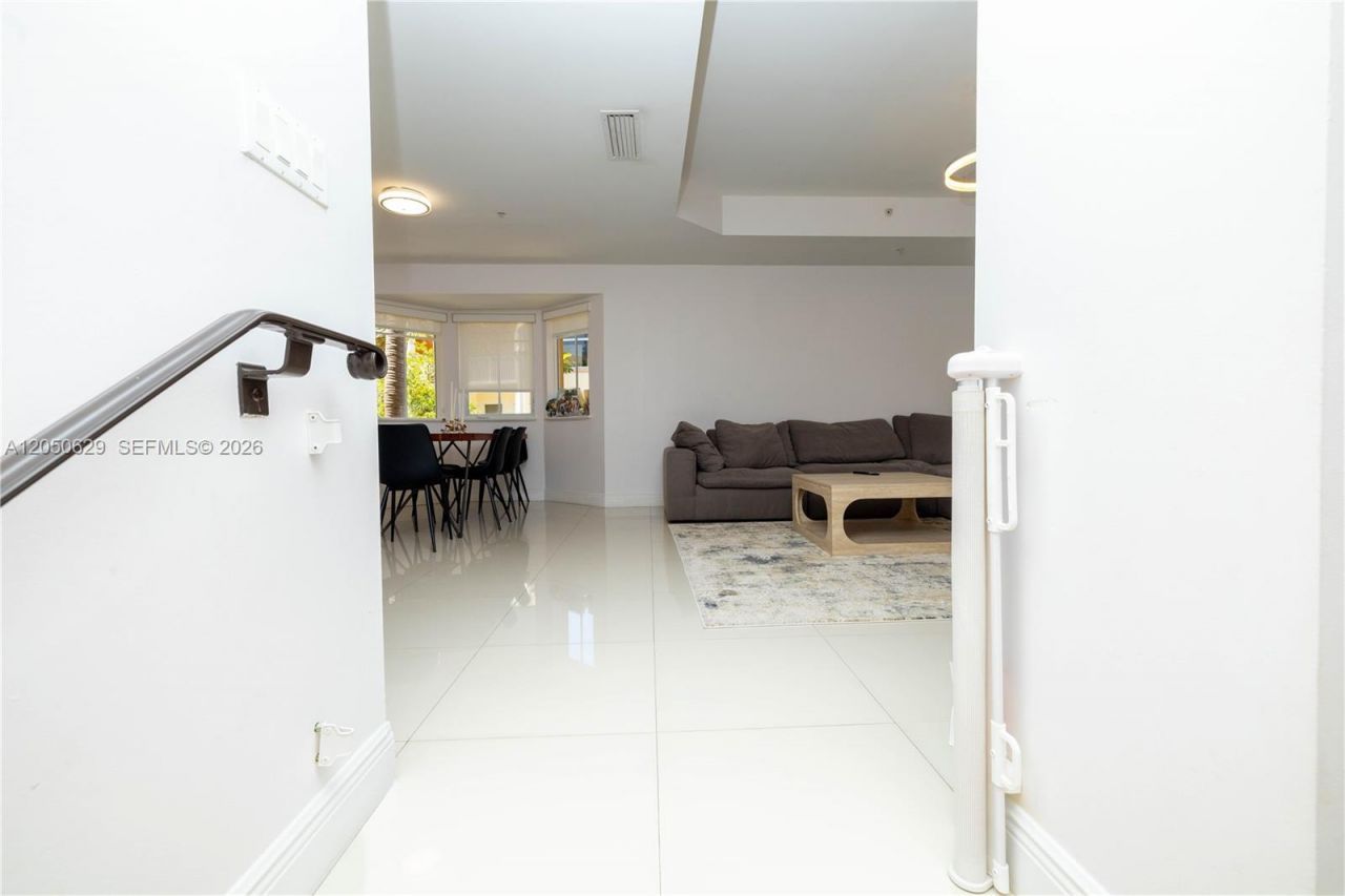 18451 NE 27th Pl, Aventura, FL 33160 Photo