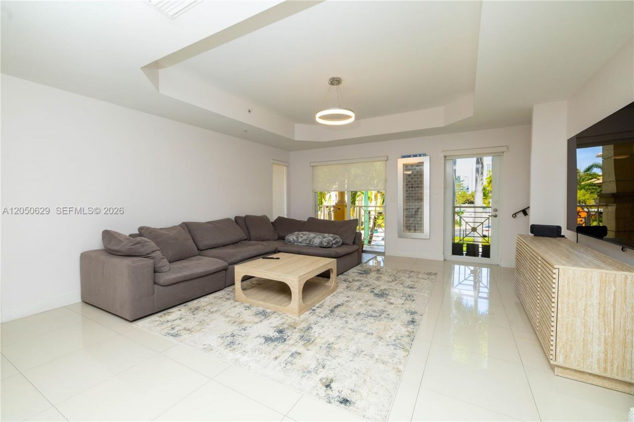 18451 NE 27th Pl, Aventura, FL 33160 Photo
