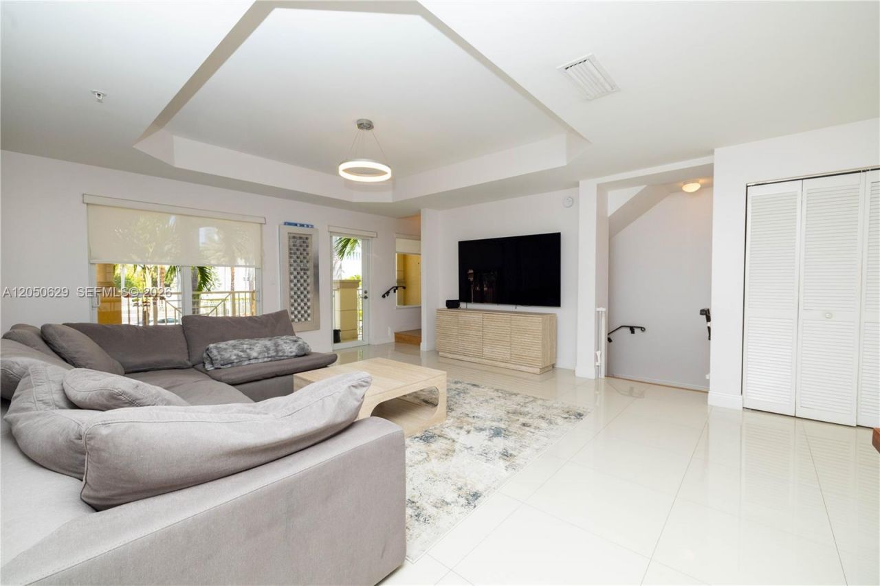 18451 NE 27th Pl, Aventura, FL 33160 Photo