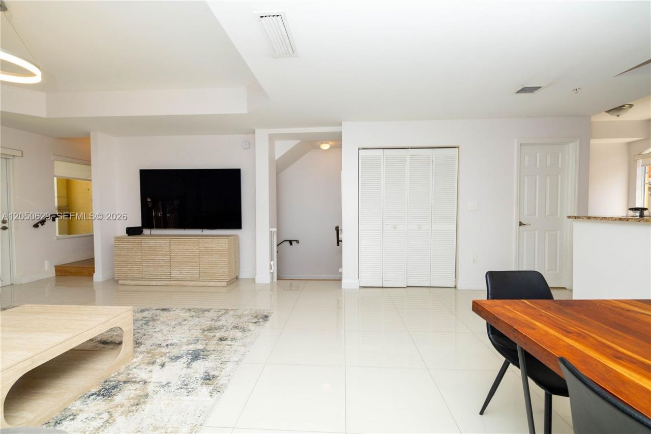 18451 NE 27th Pl, Aventura, FL 33160 Photo