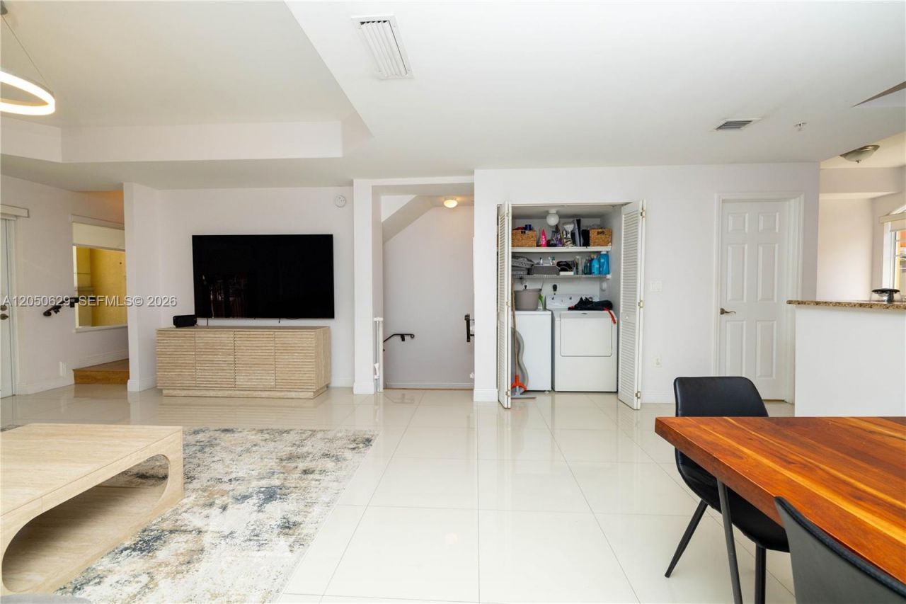 18451 NE 27th Pl, Aventura, FL 33160 Photo