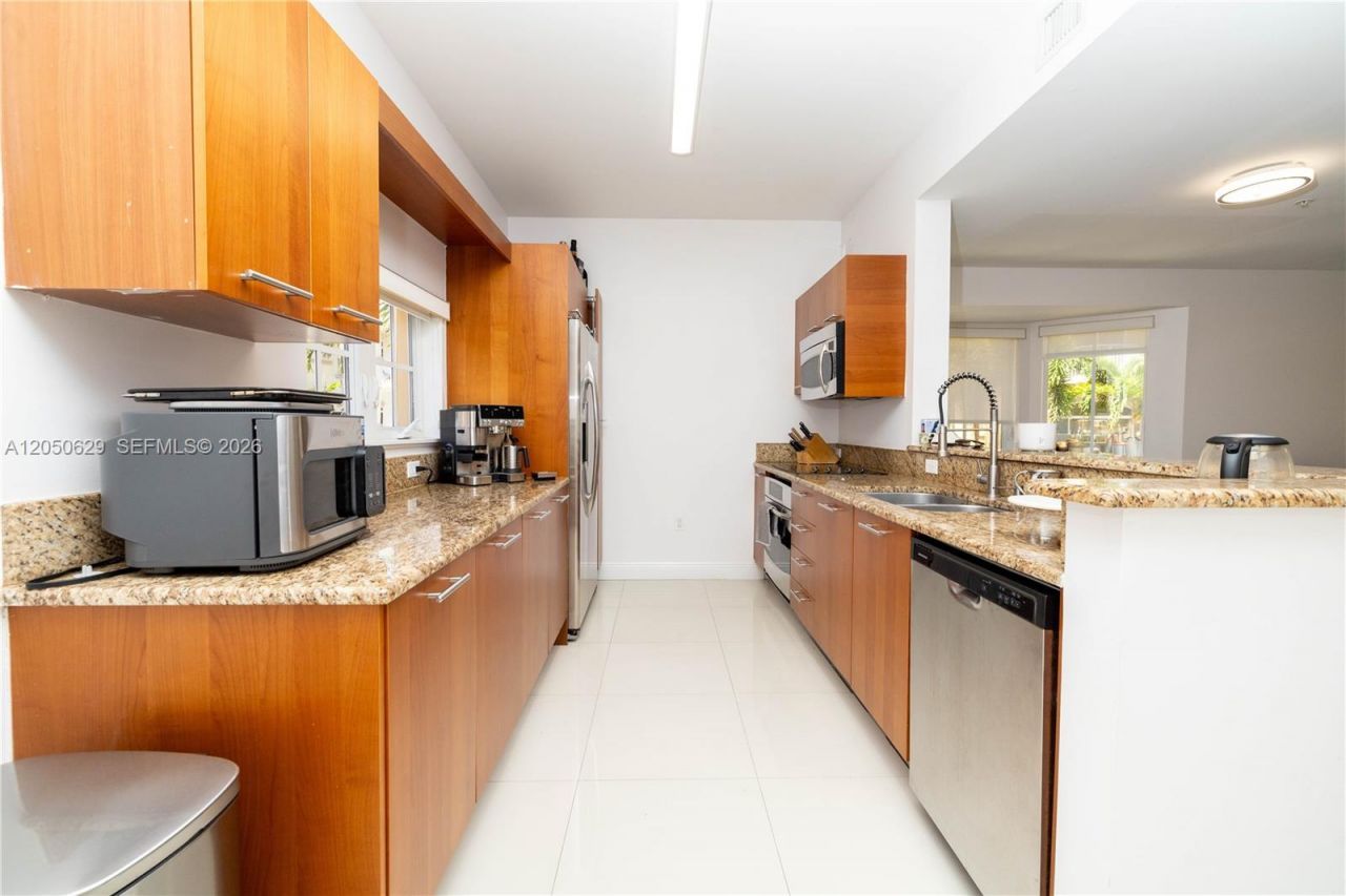 18451 NE 27th Pl, Aventura, FL 33160 Photo
