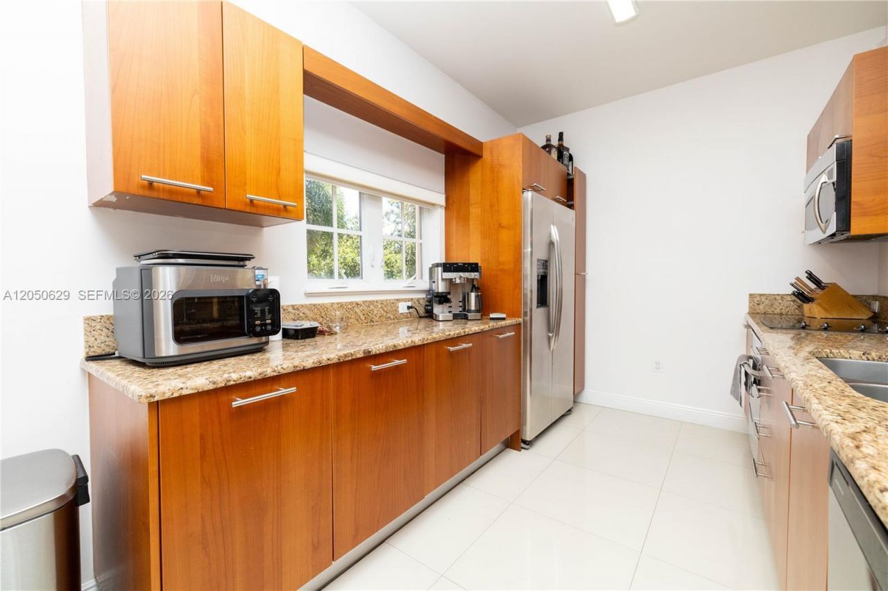 18451 NE 27th Pl, Aventura, FL 33160 Photo