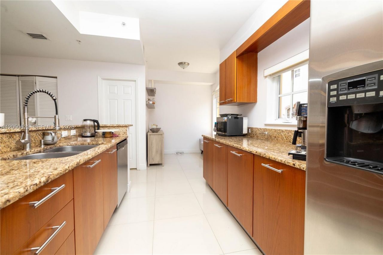 18451 NE 27th Pl, Aventura, FL 33160 Photo