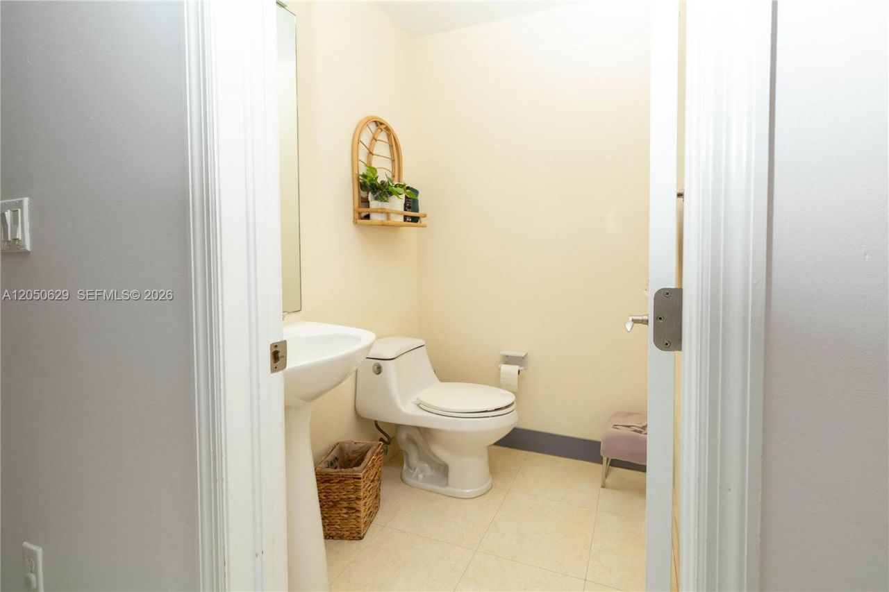 18451 NE 27th Pl, Aventura, FL 33160 Photo