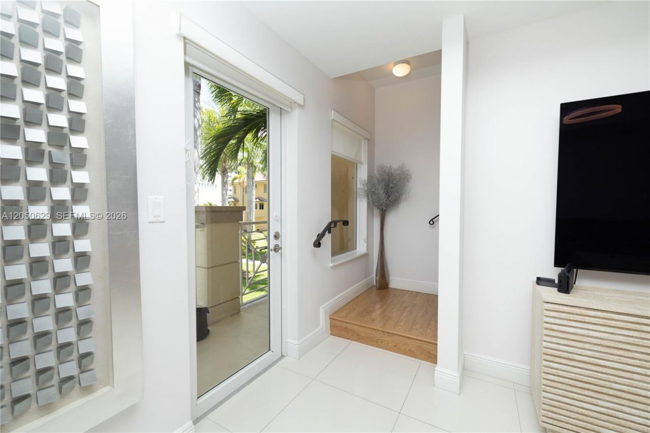 18451 NE 27th Pl, Aventura, FL 33160 Photo