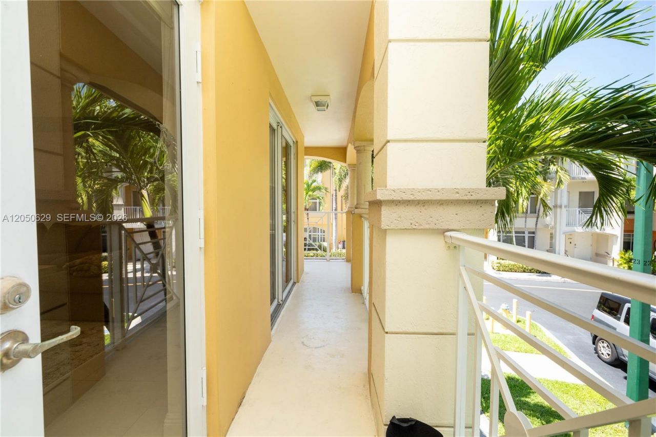 18451 NE 27th Pl, Aventura, FL 33160 Photo