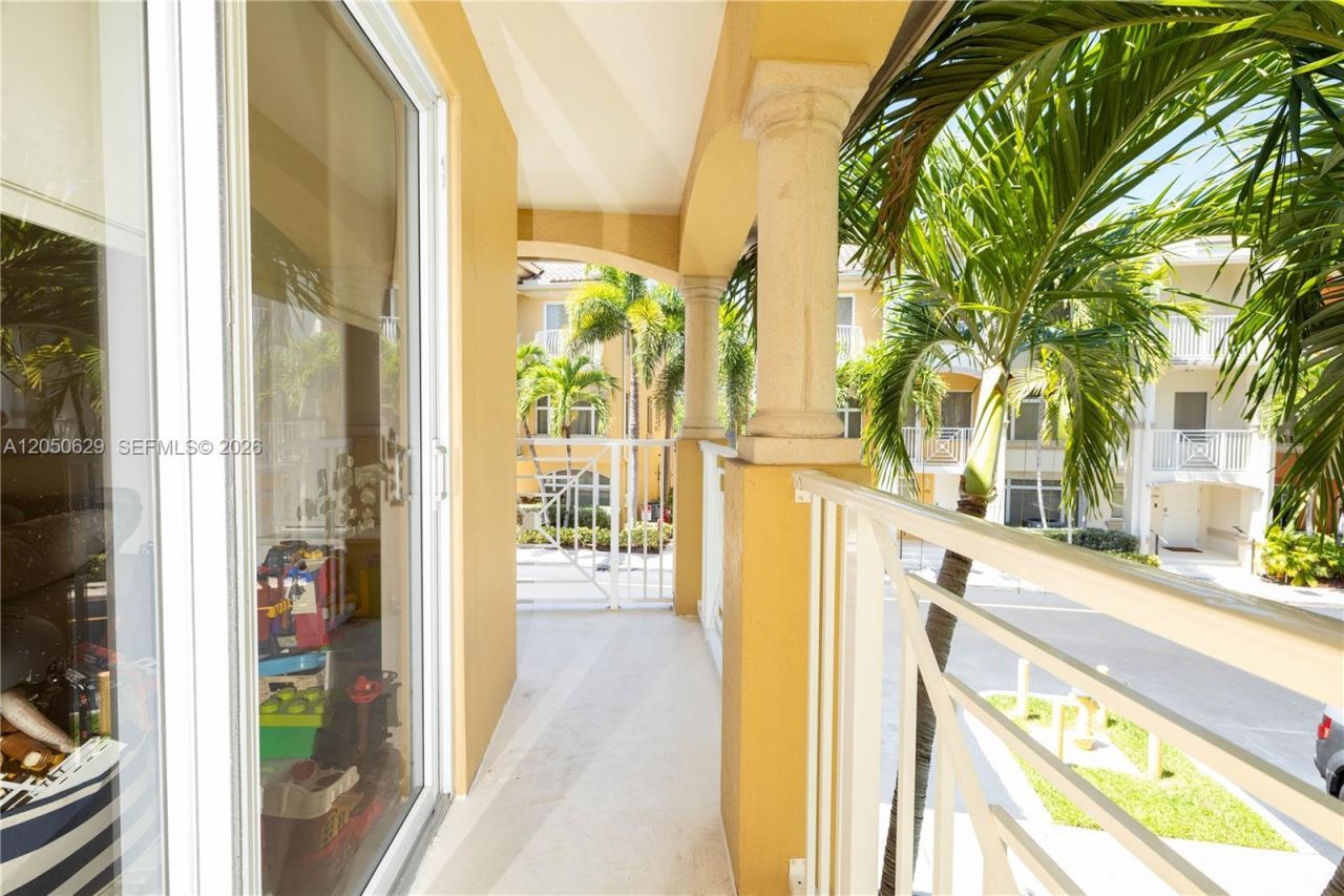 18451 NE 27th Pl, Aventura, FL 33160 Photo