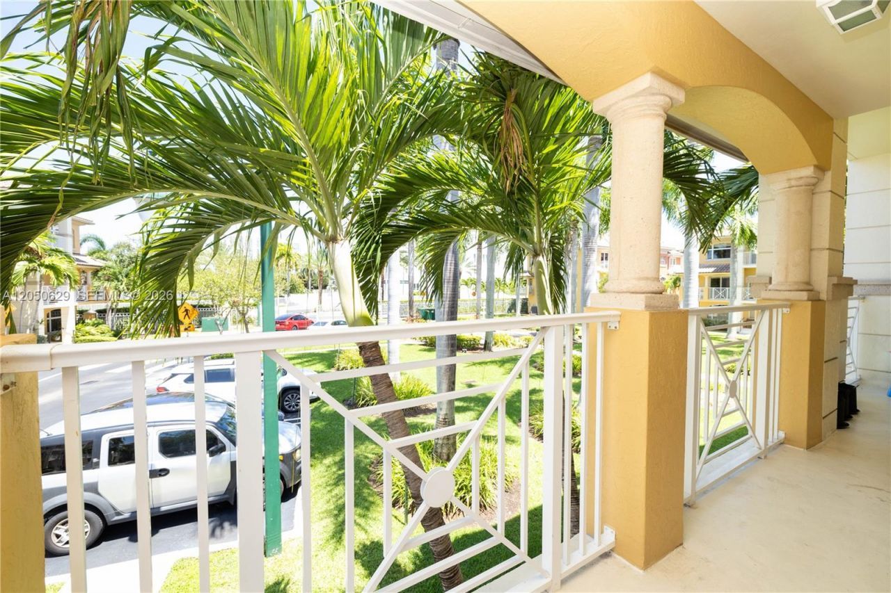 18451 NE 27th Pl, Aventura, FL 33160 Photo
