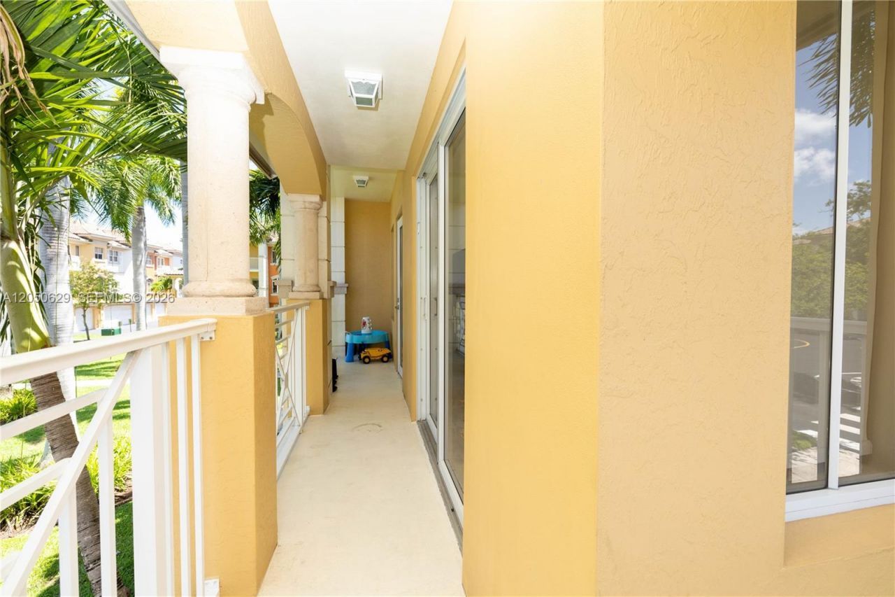 18451 NE 27th Pl, Aventura, FL 33160 Photo