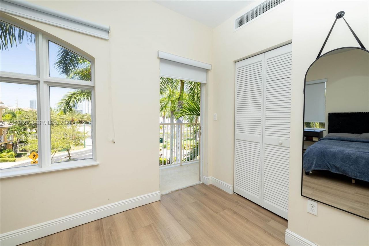 18451 NE 27th Pl, Aventura, FL 33160 Photo