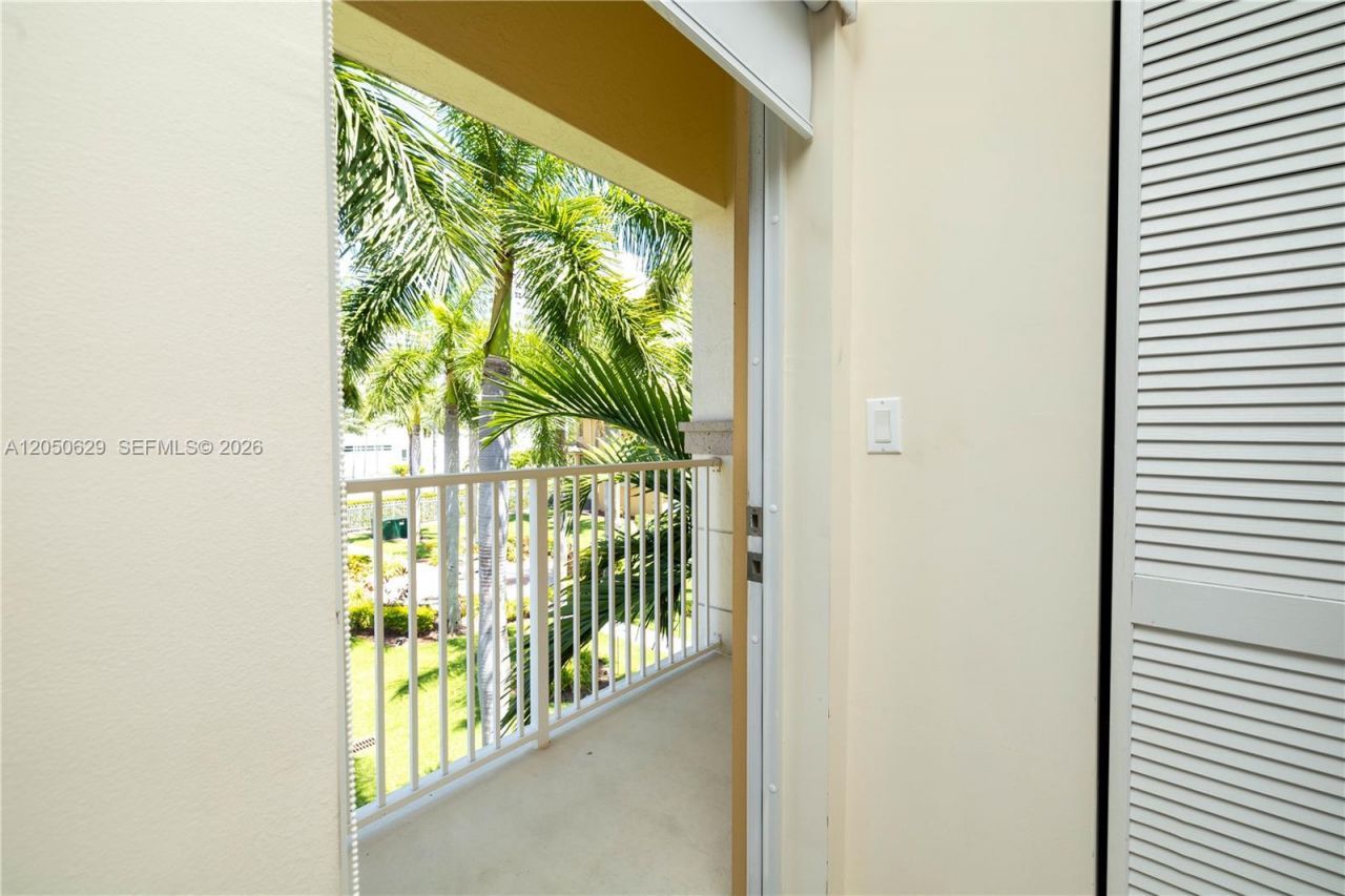18451 NE 27th Pl, Aventura, FL 33160 Photo