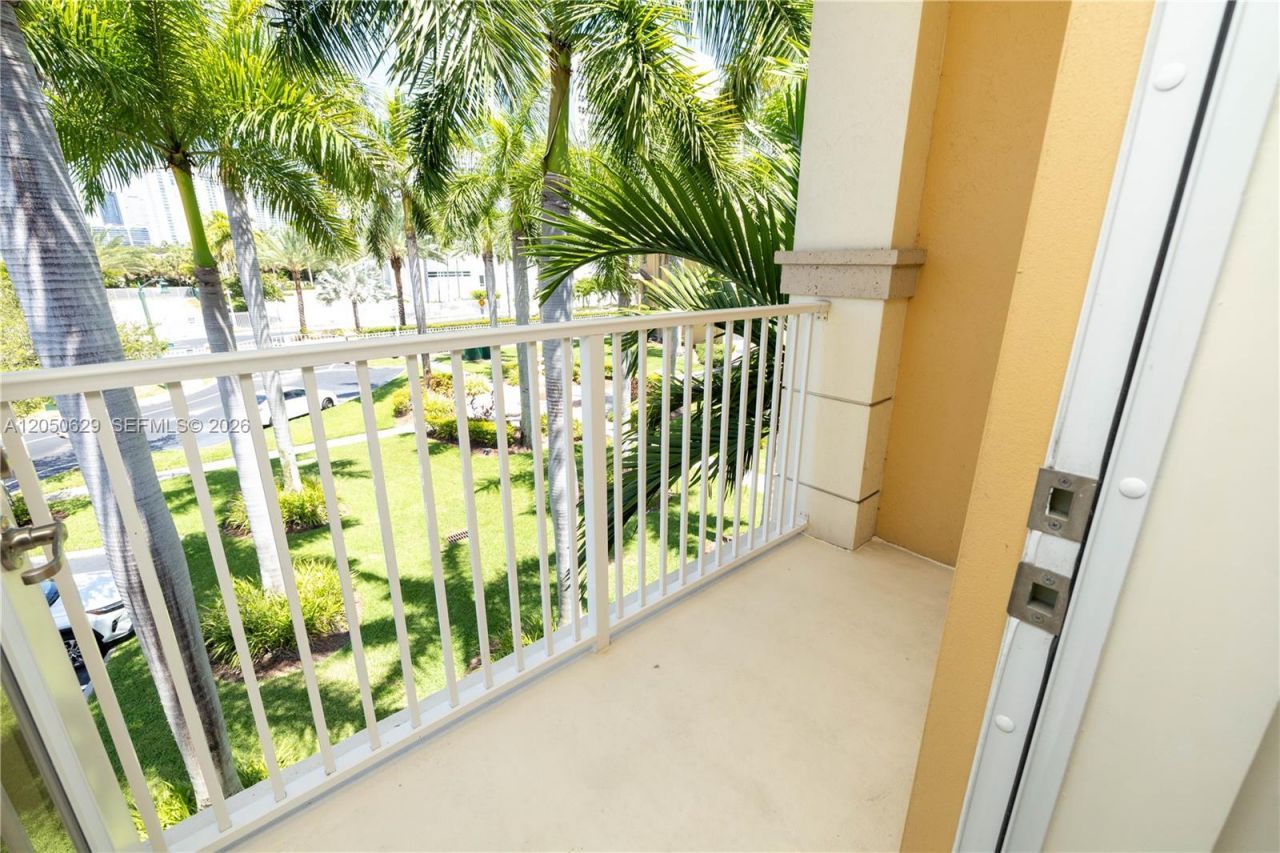 18451 NE 27th Pl, Aventura, FL 33160 Photo
