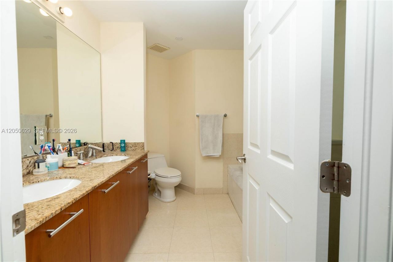 18451 NE 27th Pl, Aventura, FL 33160 Photo