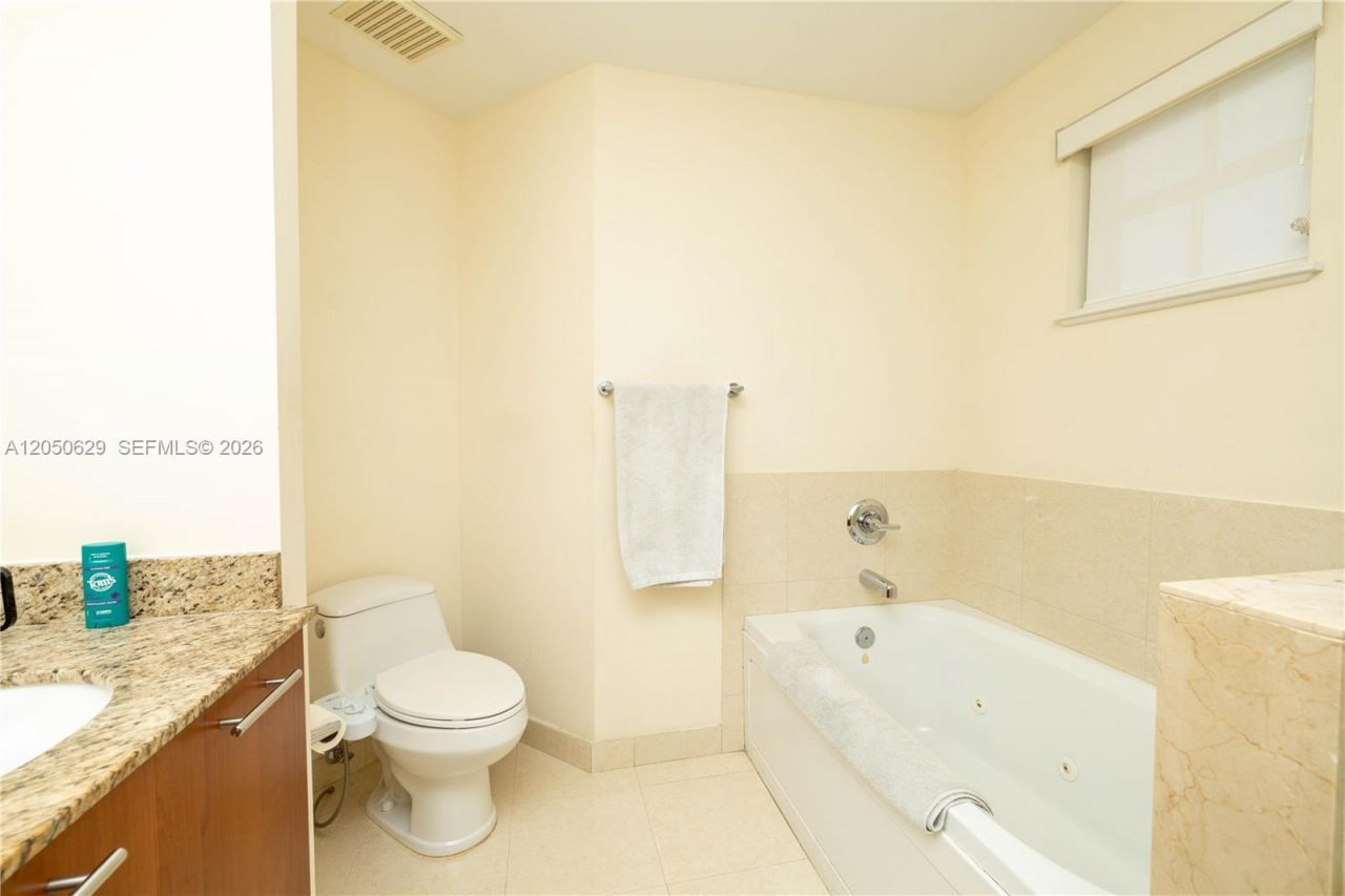 18451 NE 27th Pl, Aventura, FL 33160 Photo