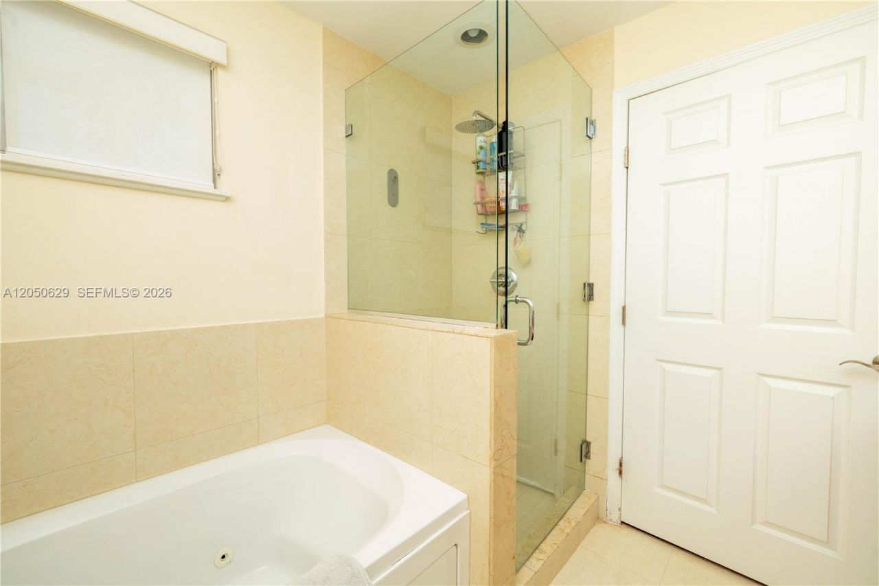 18451 NE 27th Pl, Aventura, FL 33160 Photo