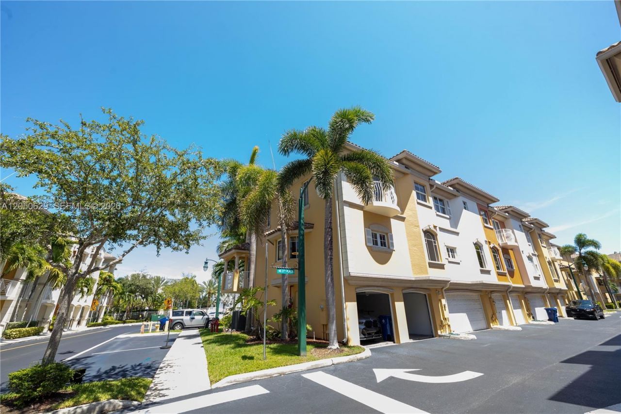 18451 NE 27th Pl, Aventura, FL 33160 Photo