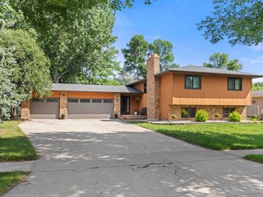 2101 26th Avenue S, Fargo, ND 58103
