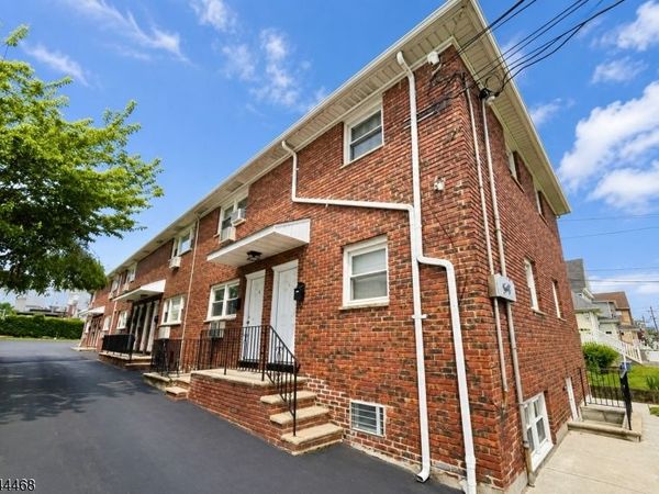 40 Stuyvesant Ave, Unit 4, Lyndhurst, NJ 07071