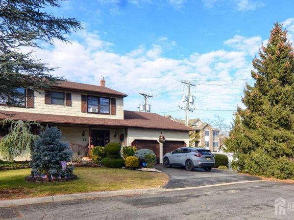 27 Henley Street , Woodbridge, NJ 07095